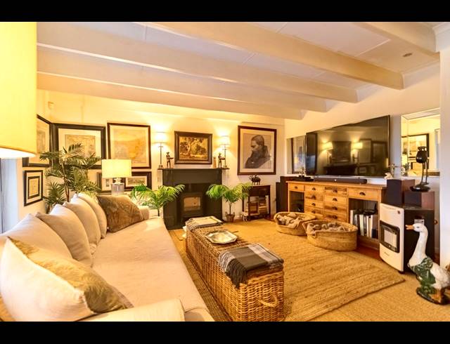 5 BEDROOM HOUSE FOR SALE IN GROTTO BAY